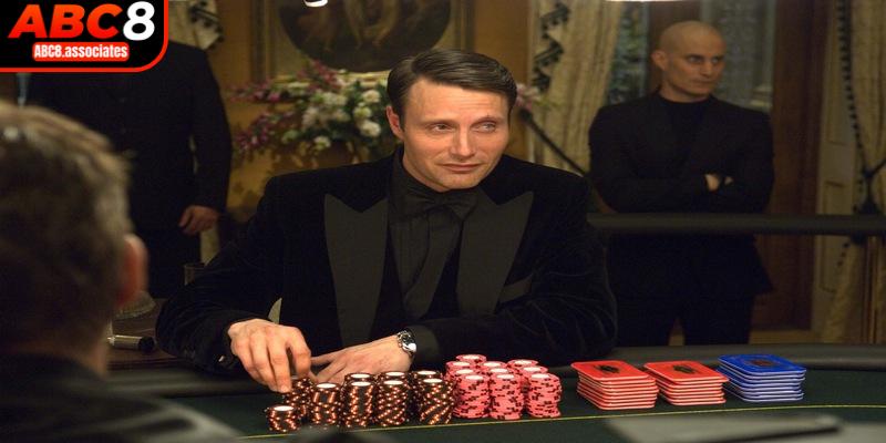 Giới thiệu về phim 007 Casino Royale hay nhất năm.